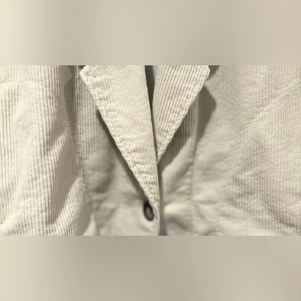 Women’s Zara Oversized Corduroy Blazer Boxy Jacket Ecru Beige Size‎ Medium.
